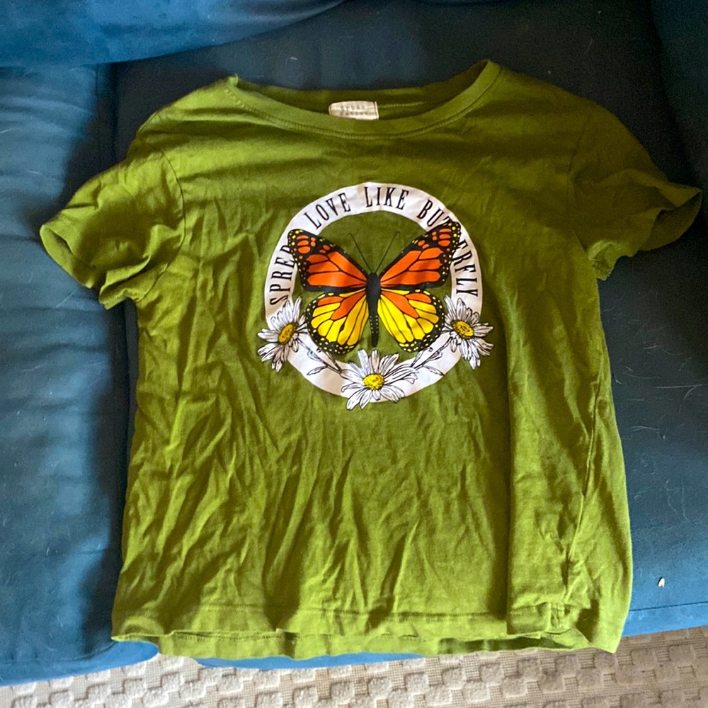 Urban Nation Medium Tee "Spread Love Like Butterfly"